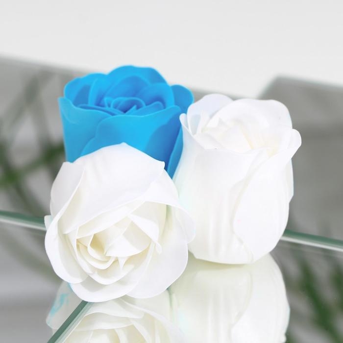Мыльные розочки, белые и синие, набор 6 шт. Мыльные розочки, белые и синие, набор 6 шт.