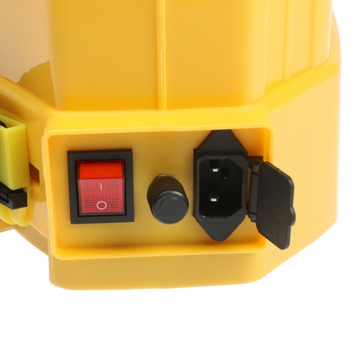 Опрыскиватель аккумуляторный ТУНДРА, 12В, 8 Ач, 12 л, индикатор заряда, 3 насадки Опрыскиватель аккумуляторный ТУНДРА, 12В, 8 Ач, 12 л, индикатор заряда, 3 насадки