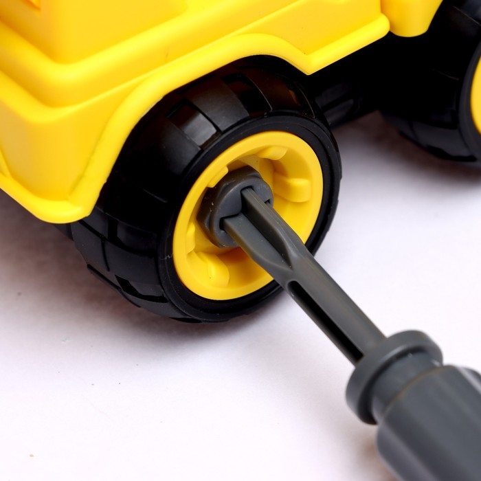 Конструктор винтовой «Машина с ковшом», с отвёрткой, 26 деталей Конструктор винтовой «Машина с ковшом», с отвёрткой, 26 деталей