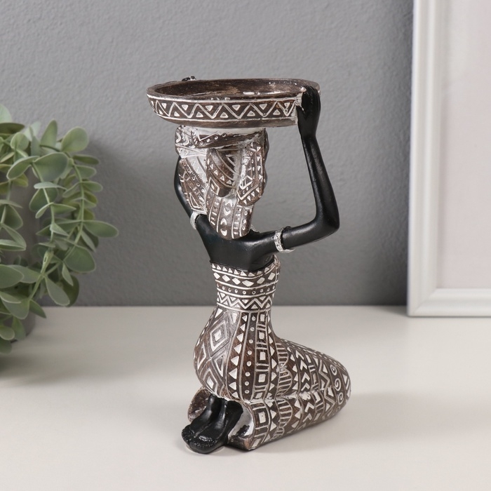 Подсвечник на 1 свечу Подсвечник на 1 свечу "Африканка с блюдом на голове" белый с чёрным 12х12,3х19 см