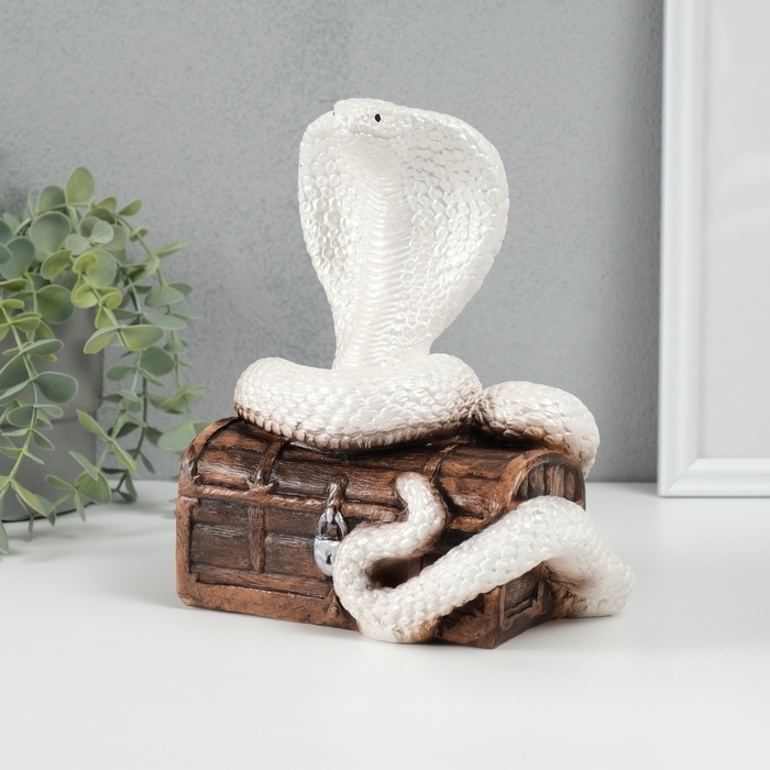 Новогодняя фигурка Новогодняя фигурка "Кобра на сундуке" 20 х17 х 12 см, белый