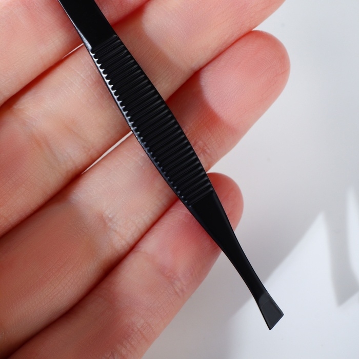 Пинцет &laquo;Premium&raquo; скошенный, узкий, 9 &times; 0,6 см, на блистере, цвет чёрный