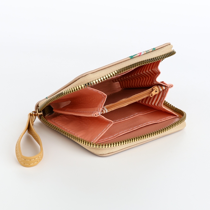 Кошелёк женский на молнии, лакированный, цвет бежевый Кошелёк женский на молнии, лакированный, цвет бежевый