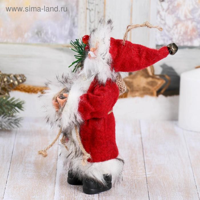 Дед Мороз "В красной шубке, с лесными гостинцами" 16 см