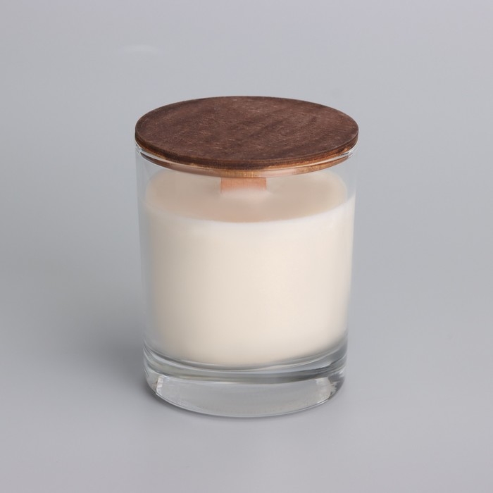 Свеча из соевого воска в стакане с деревянным фитилем и крышкой  Свеча из соевого воска в стакане с деревянным фитилем и крышкой "Имбирное печенье", 110 гр