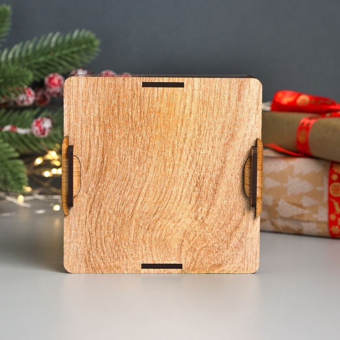 Новогодняя копилка с акрилом  Новогодняя копилка с акрилом "Снеговик с метлой" 12х12х4 см