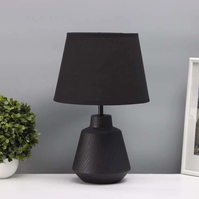 Лампа настольная Лампа настольная "Лили" 1х40Вт Е27 черный 25х25х38,,5см