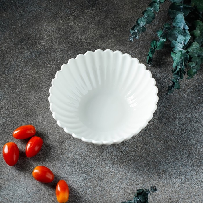 Салатник фарфоровый Magistro «Цветок», 0,45 л, d=16 см, цвет белый Салатник фарфоровый Magistro «Цветок», 0,45 л, d=16 см, цвет белый