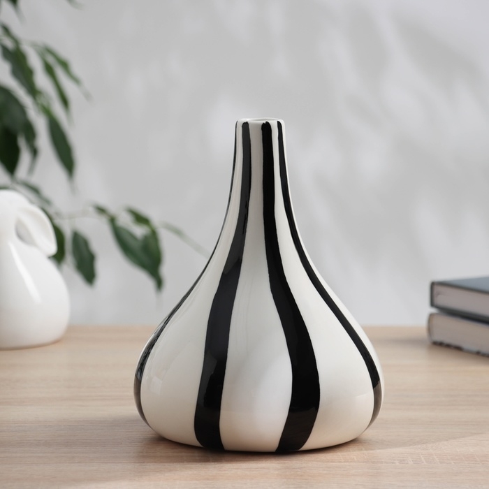 Ваза керамика настольная Ваза керамика настольная "Пикассо" (ручная роспись) широкие полосы, 19х14 см, чёрно-белый