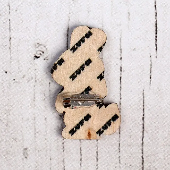 Деревянный значок «Заяц» Деревянный значок «Заяц»