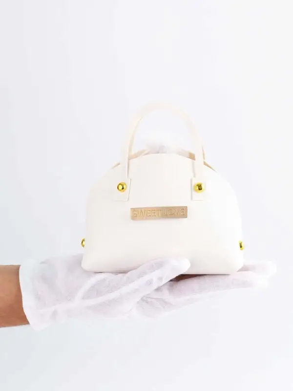 Кожанная подарочная сумочка 14 х 6,5 х 12,8 см белая Кожанная подарочная сумочка 14 х 6,5 х 12,8 см белая