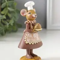 Сувенир полистоун "Мышка-пекарь в тёмном платье, с хлебом" 6х4,5х13 см
