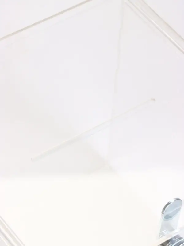 Ящик для сбора денег с врезным замком, отверстие 100&times;4 мм, оргстекло 2 мм, 20&times;20&times;20 см