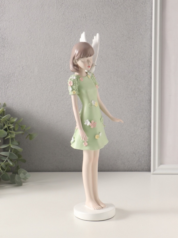 Сувенир полистоун Сувенир полистоун "Девочка с белым голубем на плече" 11х9,5х32,5 см