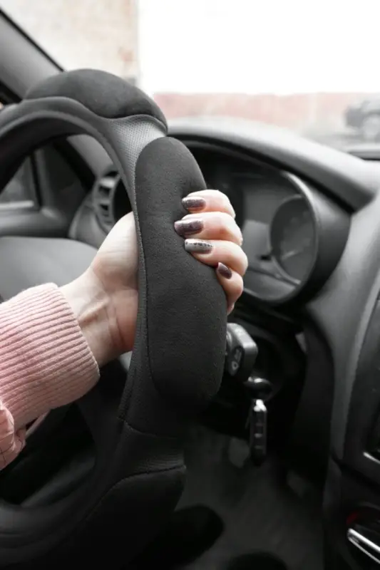 Спонжевая оплетка руля AVS SP-426XL-B ( размер XL, черный) - Серия "Sponge"