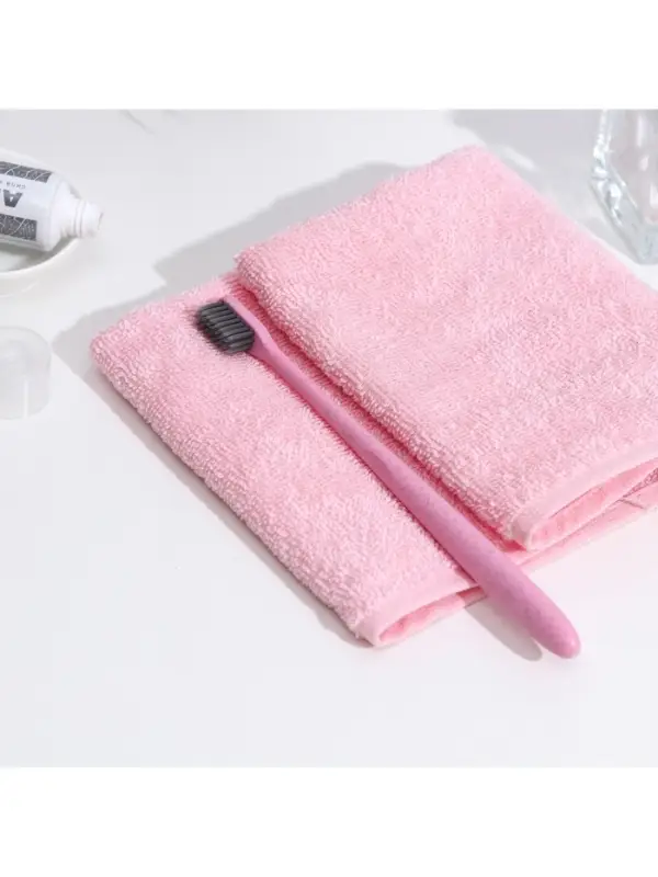 Зубная щетка мягкая, в тубе, розовая