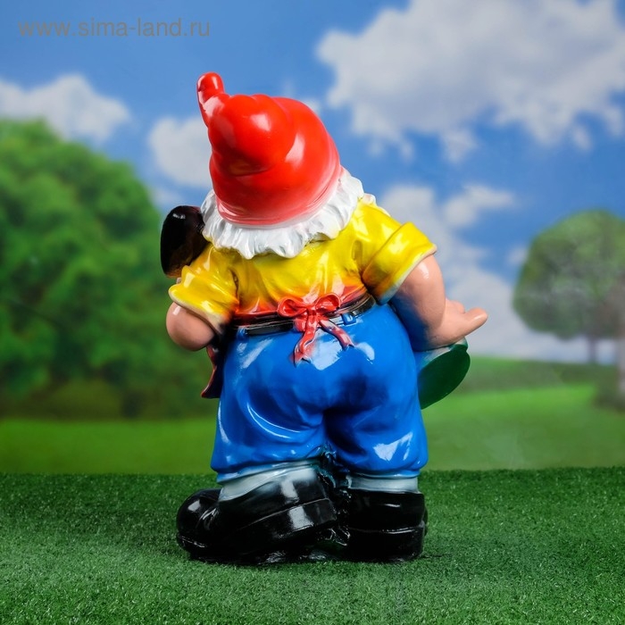 Садовая фигура  Садовая фигура "Гном с лейкой" средний 26х15х40см