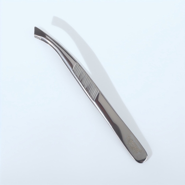 Пинцет загнутый ZINGER, широкий, 8,5 см, на блистере, цвет серебристый, В-5561-S Пинцет загнутый ZINGER, широкий, 8,5 см, на блистере, цвет серебристый, В-5561-S