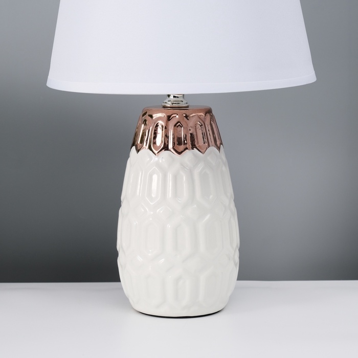 Настольная лампа с абажуром RISALUX «Деметра», Е14, 40 Вт, белый, 20×20×33 см Настольная лампа с абажуром RISALUX «Деметра», Е14, 40 Вт, белый, 20×20×33 см