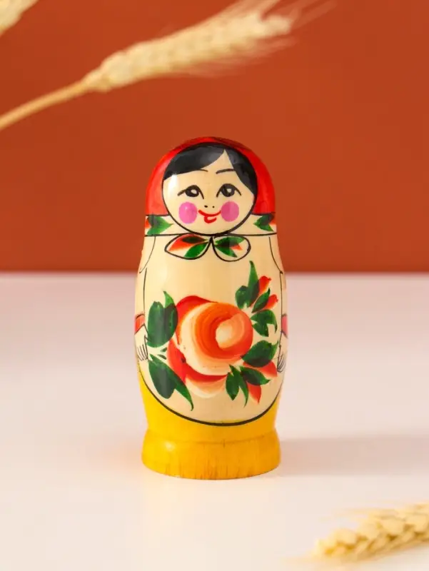 Матрёшка дерево &laquo;Галина&raquo;, красный платок, 4 кукольная, 9 см