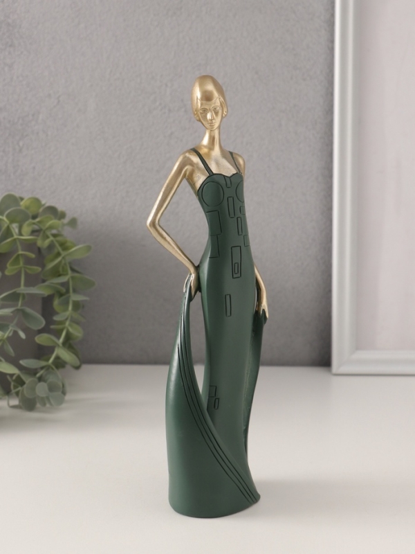 Сувенир полистоун  Сувенир полистоун "Девушка в зелёном платье со шлейфом" золото 7х5х24 см