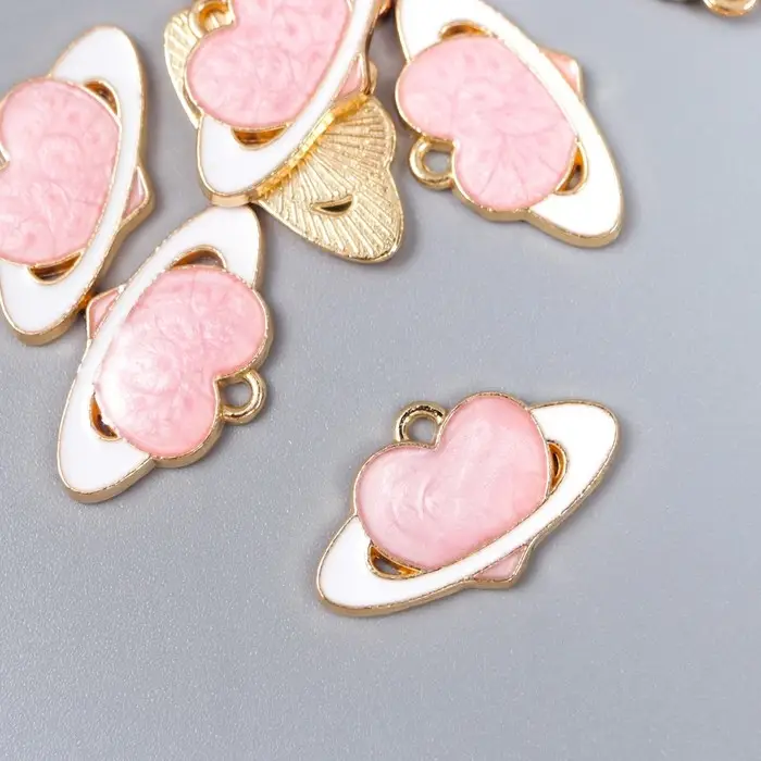 Металлический элемент, декоративная подвеска «Арт Узор. Сердечко в поясе Ориона», эмаль, розовый, 2×1.3 см