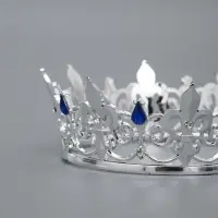 Топпер для торта &laquo;Корона&raquo; 15&times;5.2 см, серебряная с синими стразами