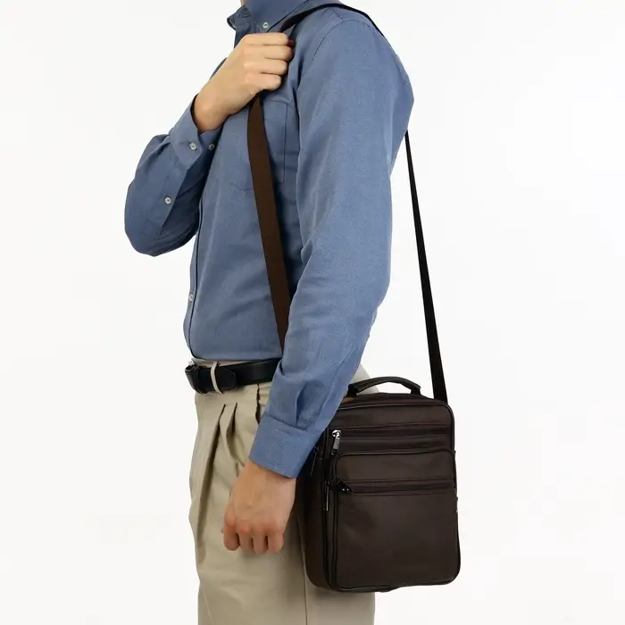 Сумка кросс-боди мужская на молнии, с ручкой, 3 наружных кармана, 19&times;8.5&times;25 см, коричневая