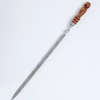 Шампур с деревянной ручкой, рабочая длина - 40 см, ширина - 14 мм, толщина - 2.5 мм, с узором