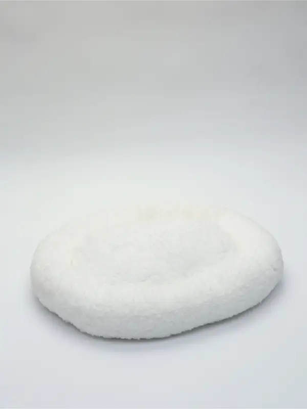 Лежанка для животных &laquo;Уют&raquo;, 45&times;35&times;11 см, мягкий мех, цвет молочный/белый