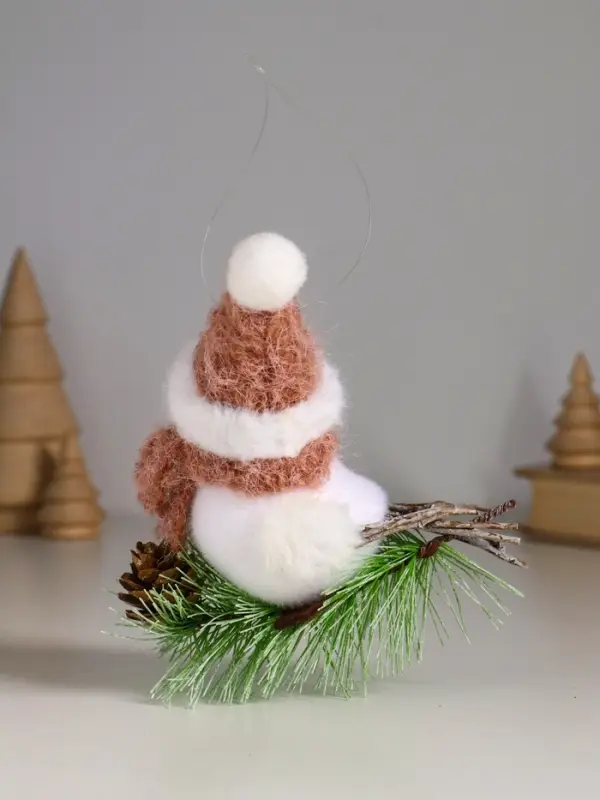 Сувенир "Белая птичка в золотом колпаке на веточке ели" 13х6х12,5 см