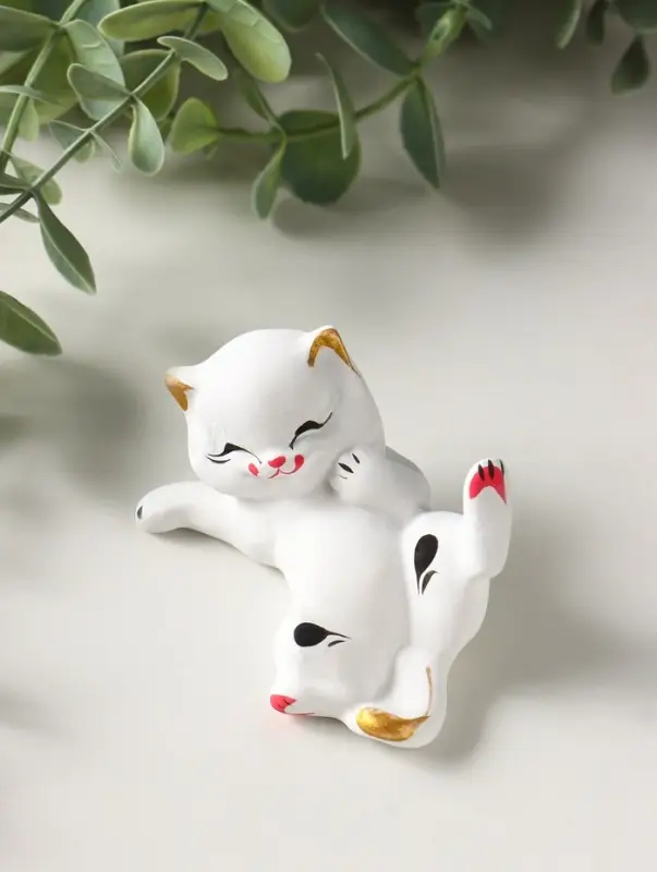 Фигурка керамика &laquo;Котик с лапкой&raquo;, 7 см, белый
