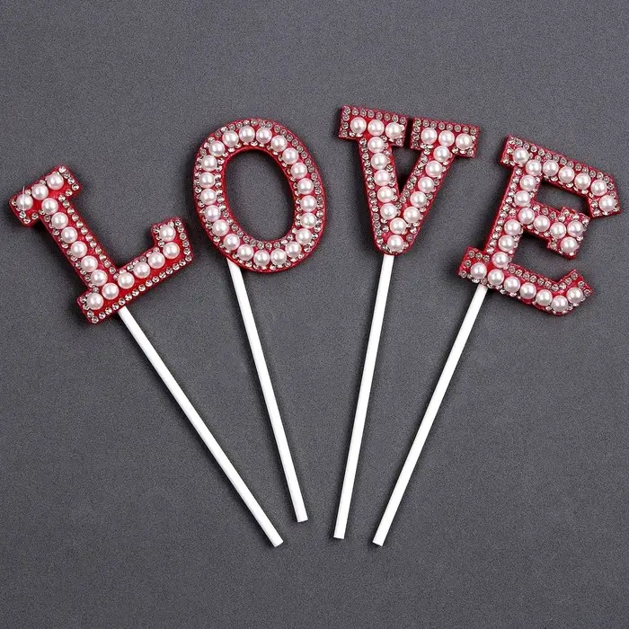 Топпер для торта LOVE, красный Топпер для торта LOVE, красный