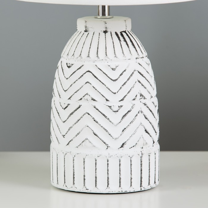 Настольная лампа Настольная лампа "Харби" E14 40Вт белый-черный 23х23х36,5 см RISALUX