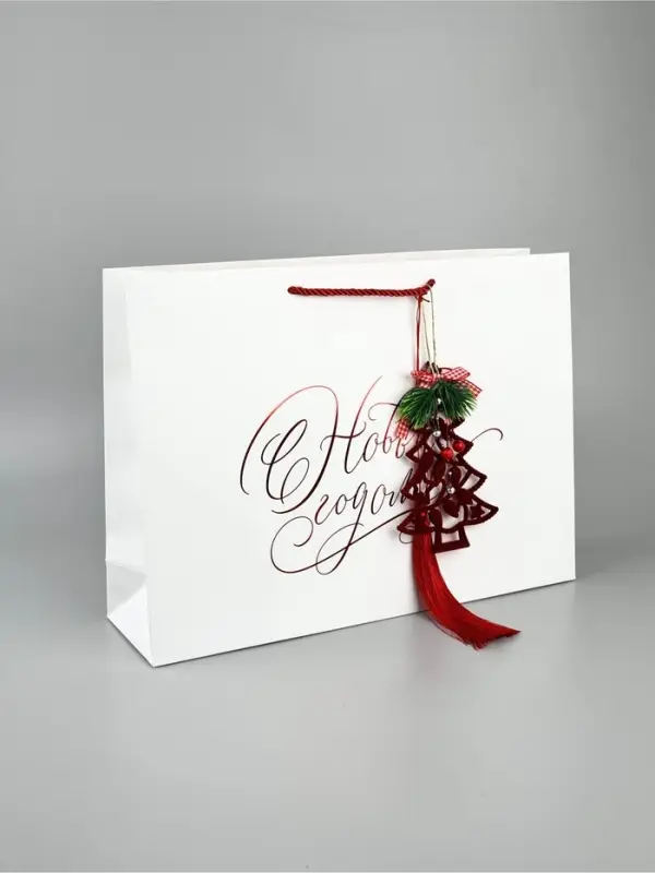 Пакет подарочный «Новогодний», с бубенчиками и кисточкой, 40 × 31 × 11 см