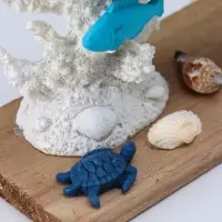 Сувенир полистоун "Рыбки и морской конёк у белых кораллов" 7,5х15,7х19,5 см