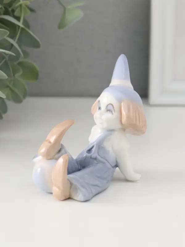 Фигурка керамика &laquo;Маленький клоун в колпаке с мячом&raquo;, 8.5&times;5&times;7 см