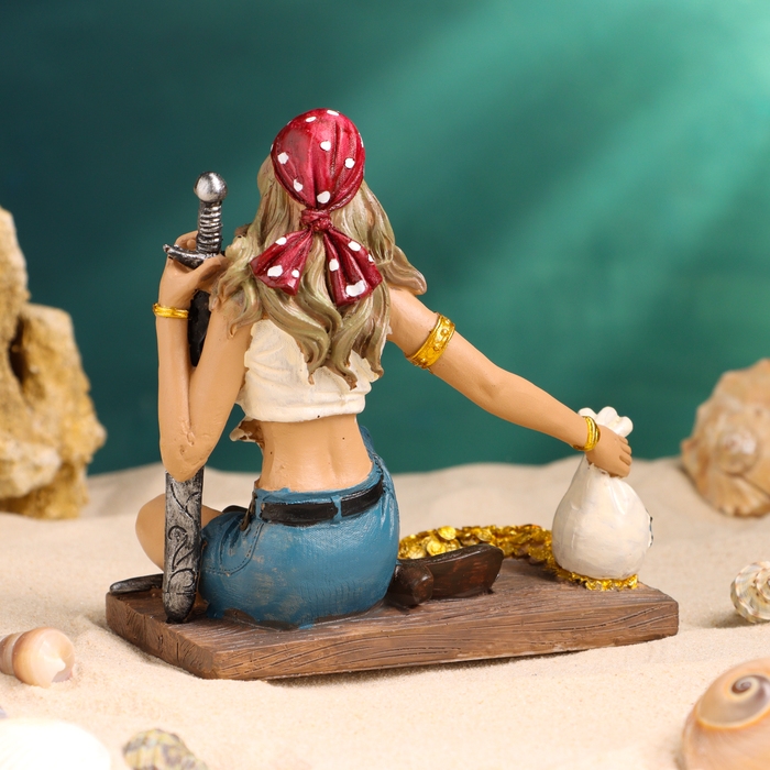 Статуэтка  Статуэтка "Пиратка" 13см