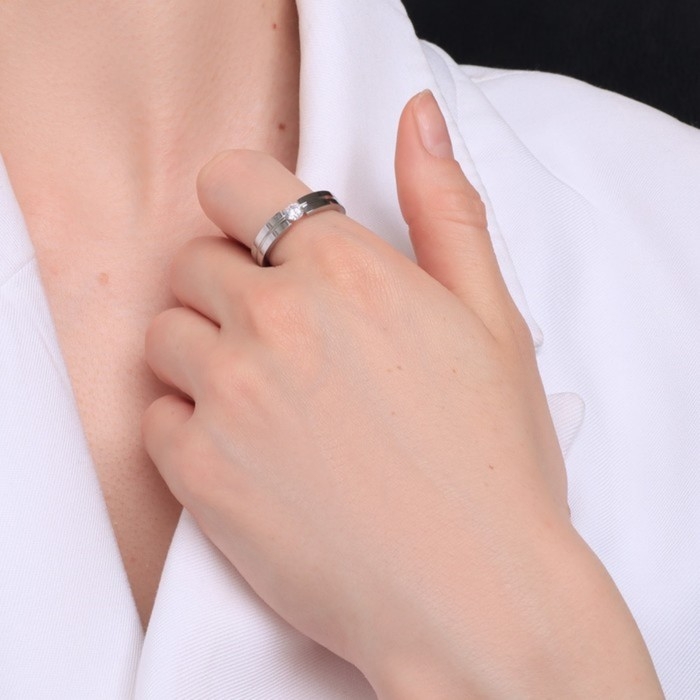 Кольцо XUPING мигание, цвет белый в серебре, размер 18