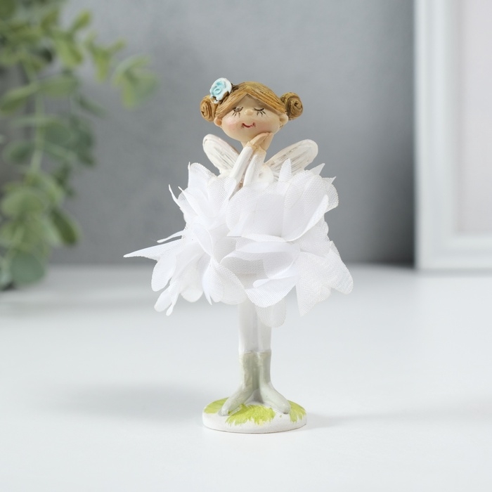 Сувенир полистоун  Сувенир полистоун "Девочка в платье из белых цветов" 6х5х10,5 см