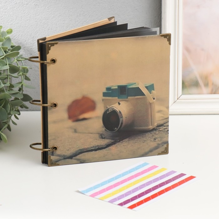 Фотоальбом на кольцах 30 листов Фотоальбом на кольцах 30 листов "Фотоаппарат на плитке" чёрные листы 18х18 см