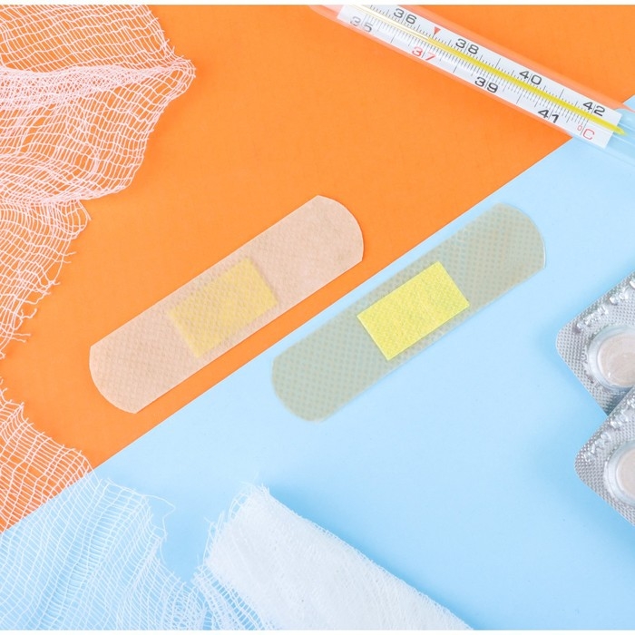 MASTER UNI  Лейкопластырь бактерицидный  MASTER UNI  Лейкопластырь бактерицидный "Семейный"  на нетканной основе 20 шт