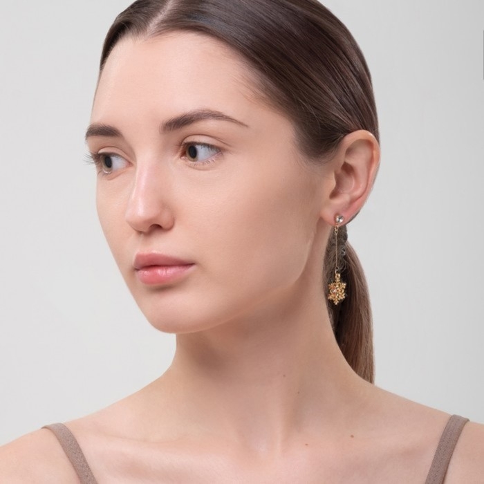 Новый год! Серьги «Две снежинки», цвет красно-зелёный в золоте Новый год! Серьги «Две снежинки», цвет красно-зелёный в золоте