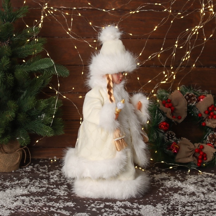 Снегурочка  Снегурочка "В пушистой шубке, с фонариком" двигается, с подсветкой, 40х20 см, молочный