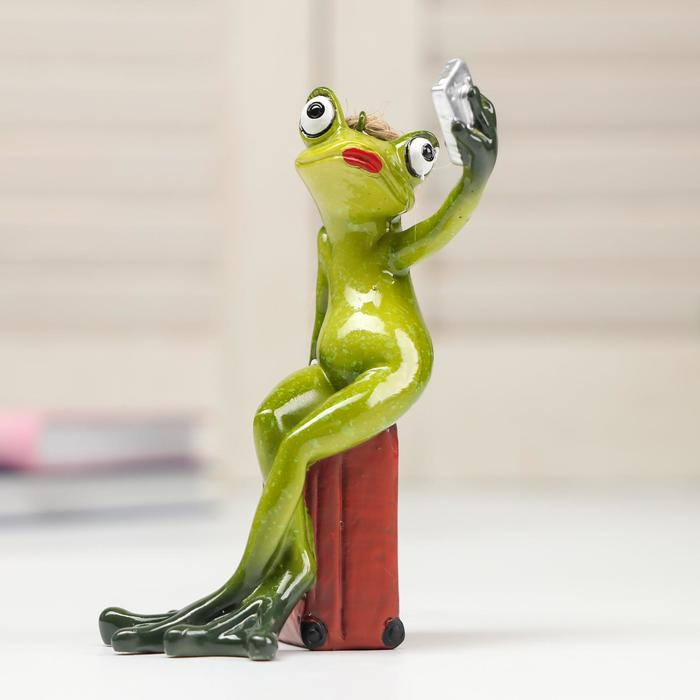 Сувенир полистоун лак Сувенир полистоун лак "Лягушка-путешественница селфится" 12х6,5х7 см
