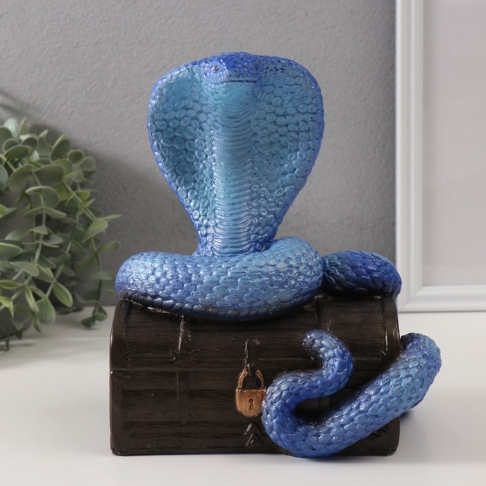 Фигурка Фигурка "КОБРА НА СУНДУКЕ" 20 х 17 х 12 см.