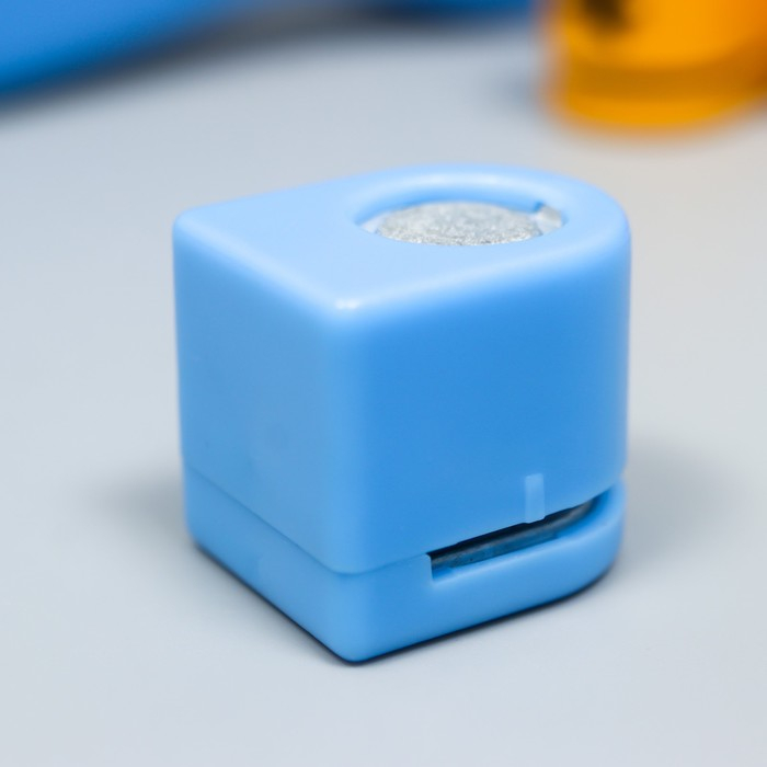 Набор фигурных дыроколов в сундуке (набор 36 шт) с держателем 20х26х4 см МИКС Набор фигурных дыроколов в сундуке (набор 36 шт) с держателем 20х26х4 см МИКС