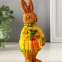 Сувенир полистоун "Заяц в вязанном свитере с охапкой моркови" 6,5х6,5х15,5 см Сувенир полистоун "Заяц в вязанном свитере с охапкой моркови" 6,5х6,5х15,5 см