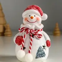 Сувенир керамика свет "Снеговик в шубке с помпонами" 7,5х6,5х12,5 см