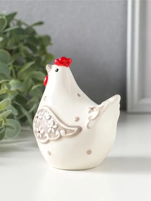 Сувенир керамика "Курочка с цветами на крылышках" 8х6,4х9,2 см
